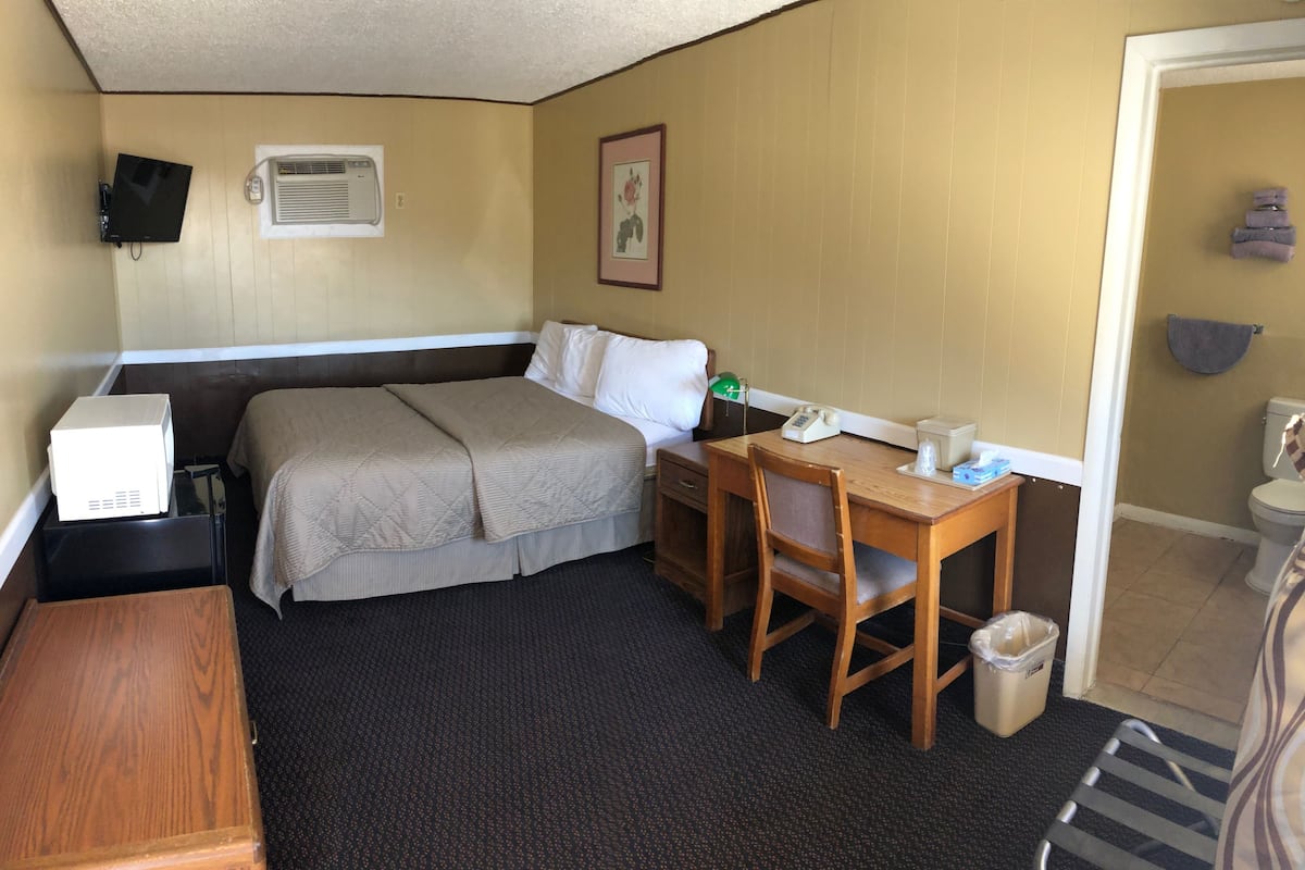 Blackout drapes, iron/ironing board, free WiFi, bed sheets