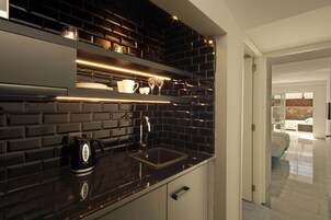 Double Room, Terrace | Private kitchenette | Fridge, microwave, stovetop, toaster