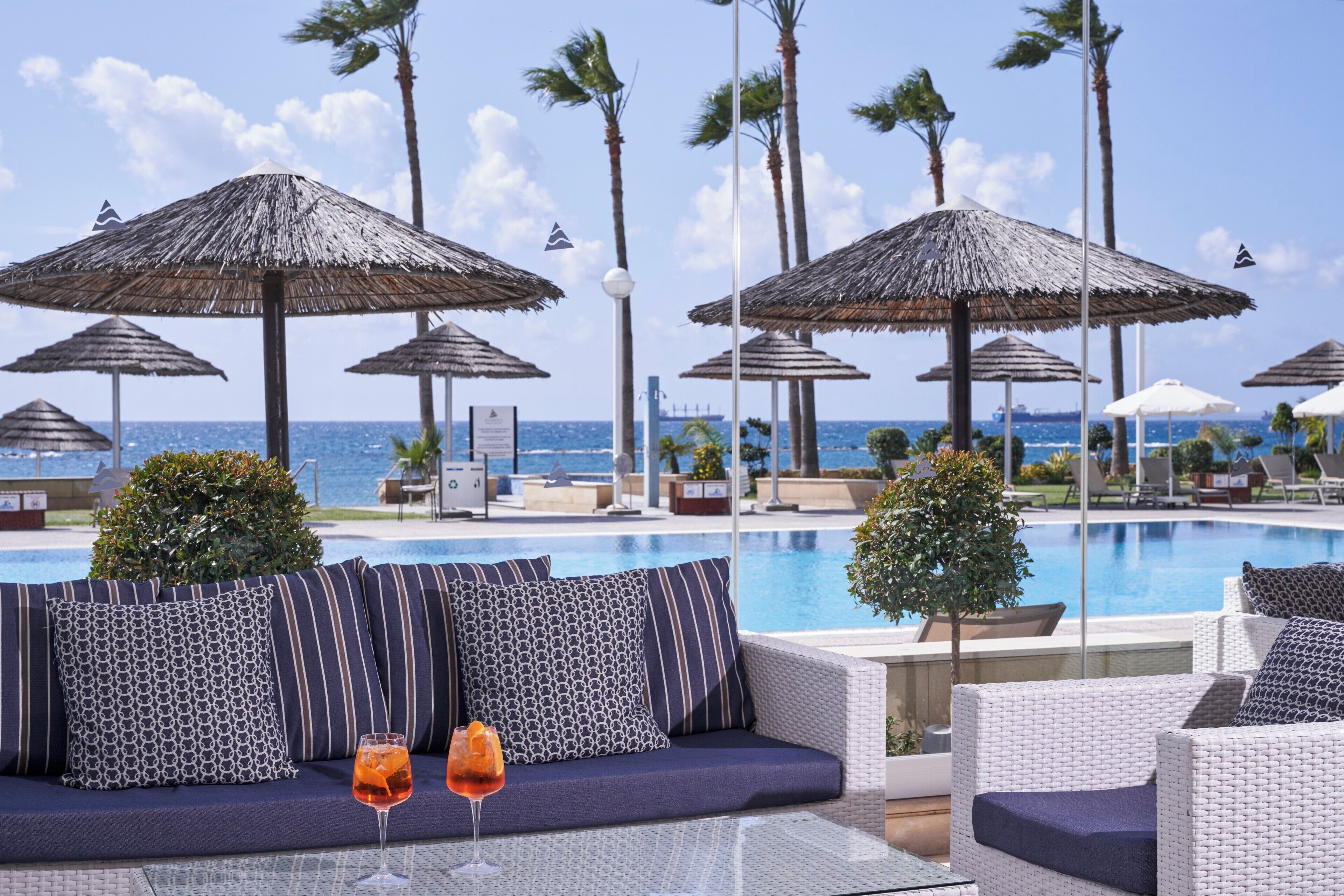 Poolside bar