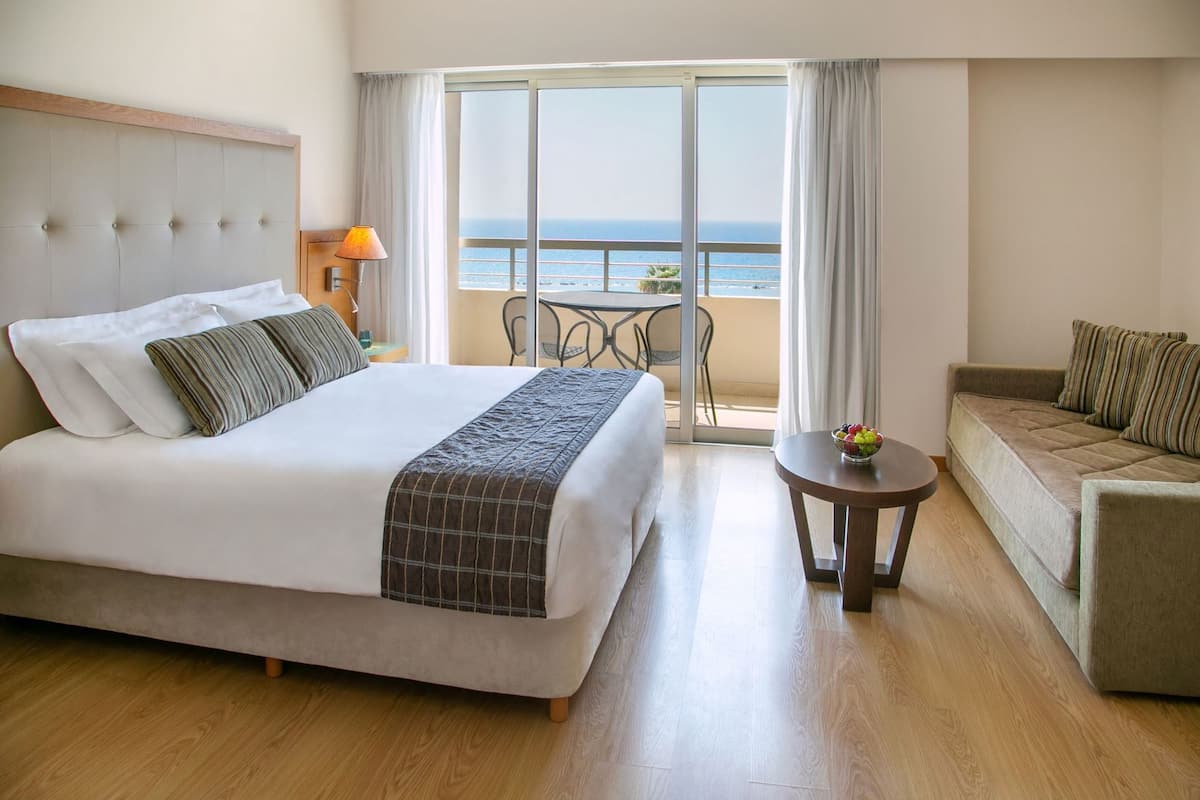 In-room safe, desk, free WiFi, bed sheets