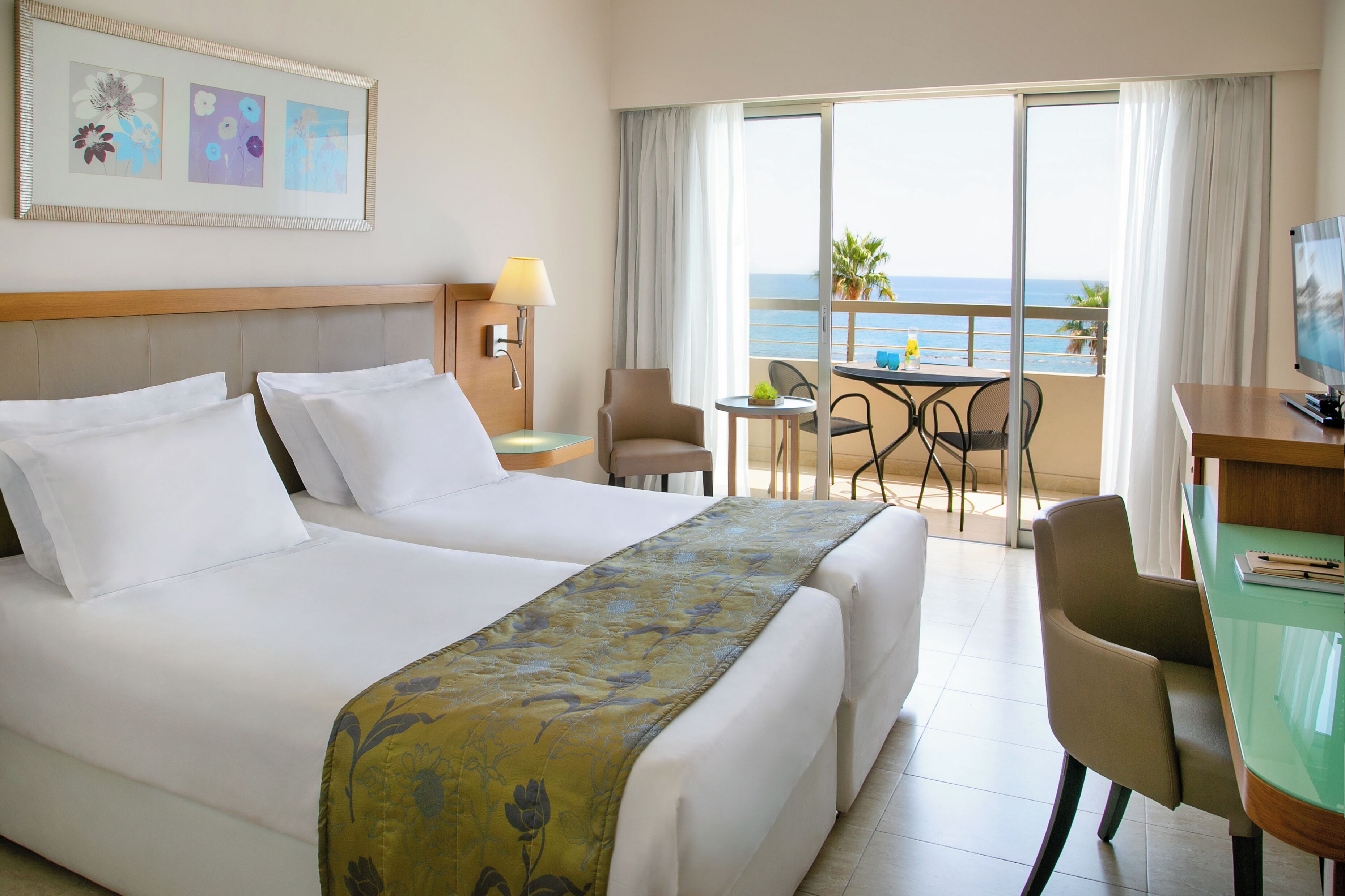 Double or Twin Room, Sea View | Peti besi dalam bilik, meja, Wi-fi percuma, cadar katil 