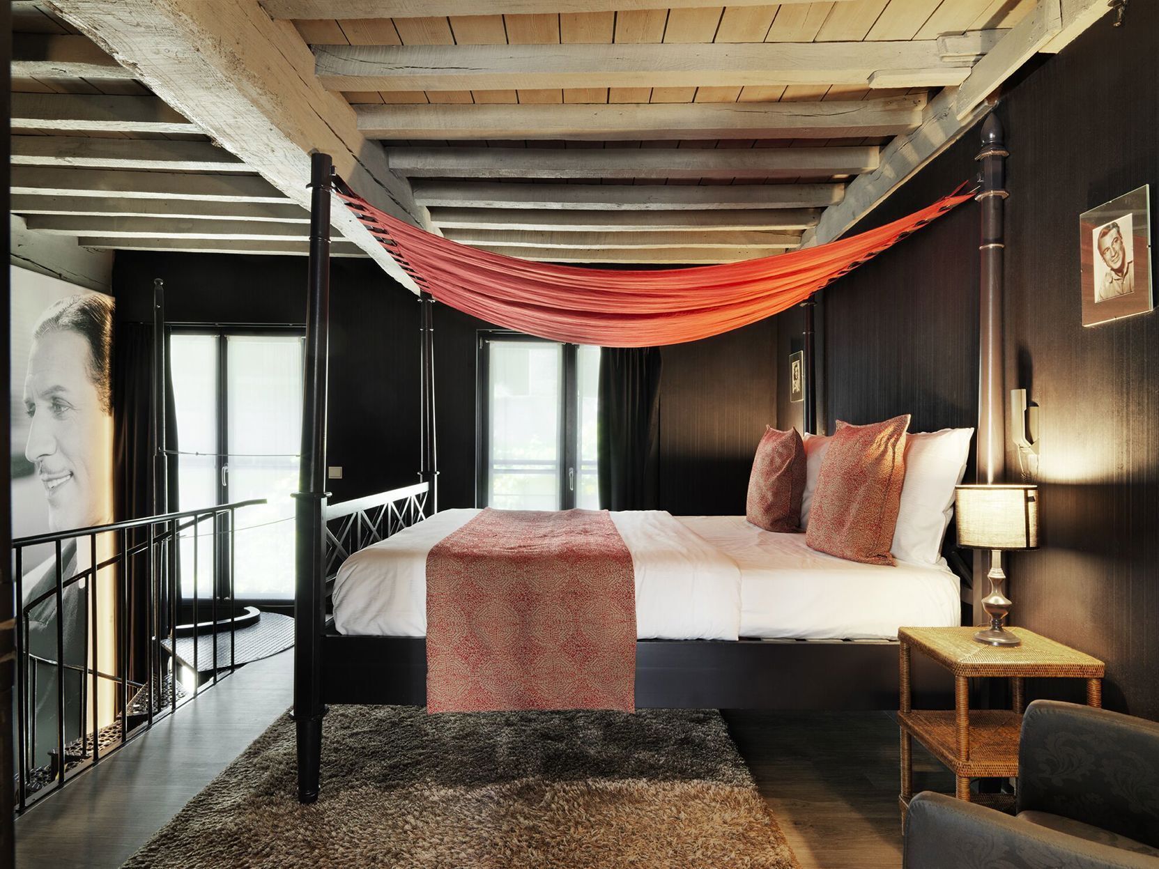 Ropa de cama hipoalergénica y minibar 