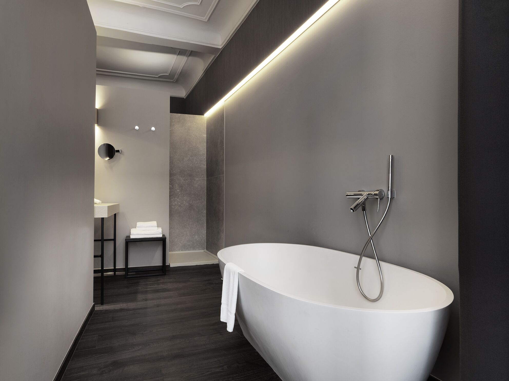 suite executive | deep-soaking bathtub