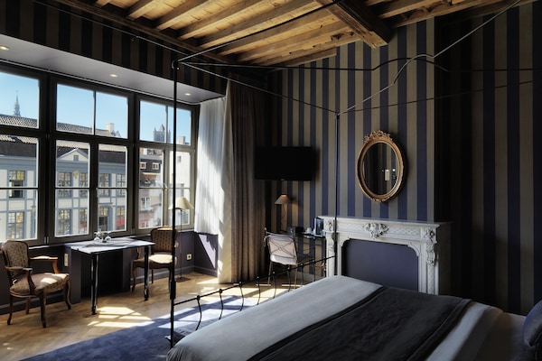 Chambre exclusive double ou avec lits jumeaux, vue sur le fleuve | Literie hypoallergénique, minibar, coffre-fort, décor unique