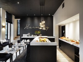 Daily buffet breakfast for a fee