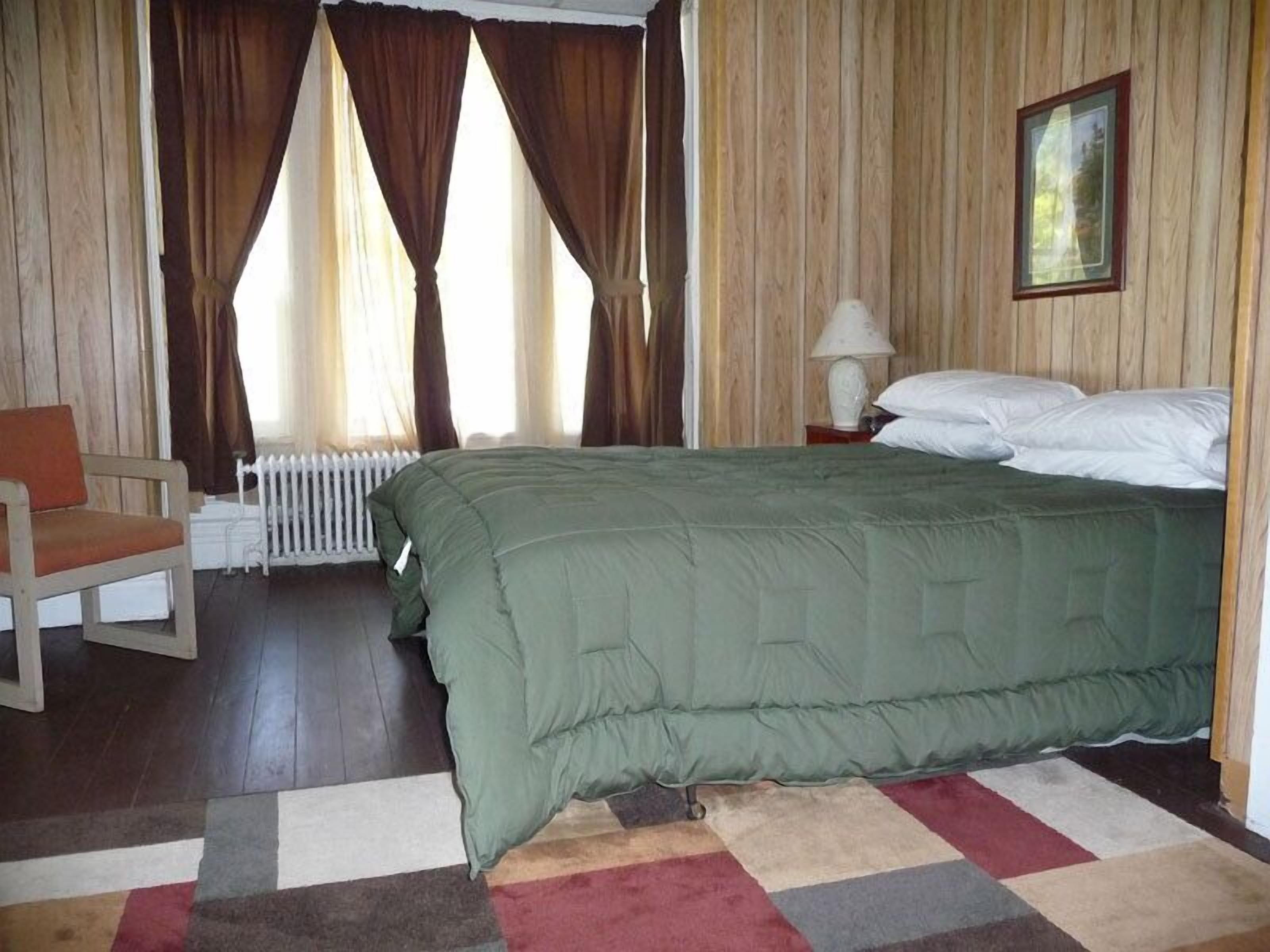 Suite, 4 Bedrooms | 1 bedroom, iron/ironing board, free cribs/infant beds