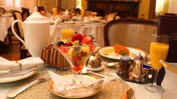 Individually decorated, iron/ironing board, free WiFi, bed sheets