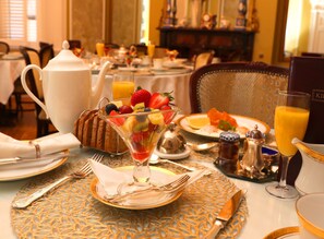 Individually decorated, iron/ironing board, free WiFi, bed sheets - Kilronan Guesthouse (Dublin)