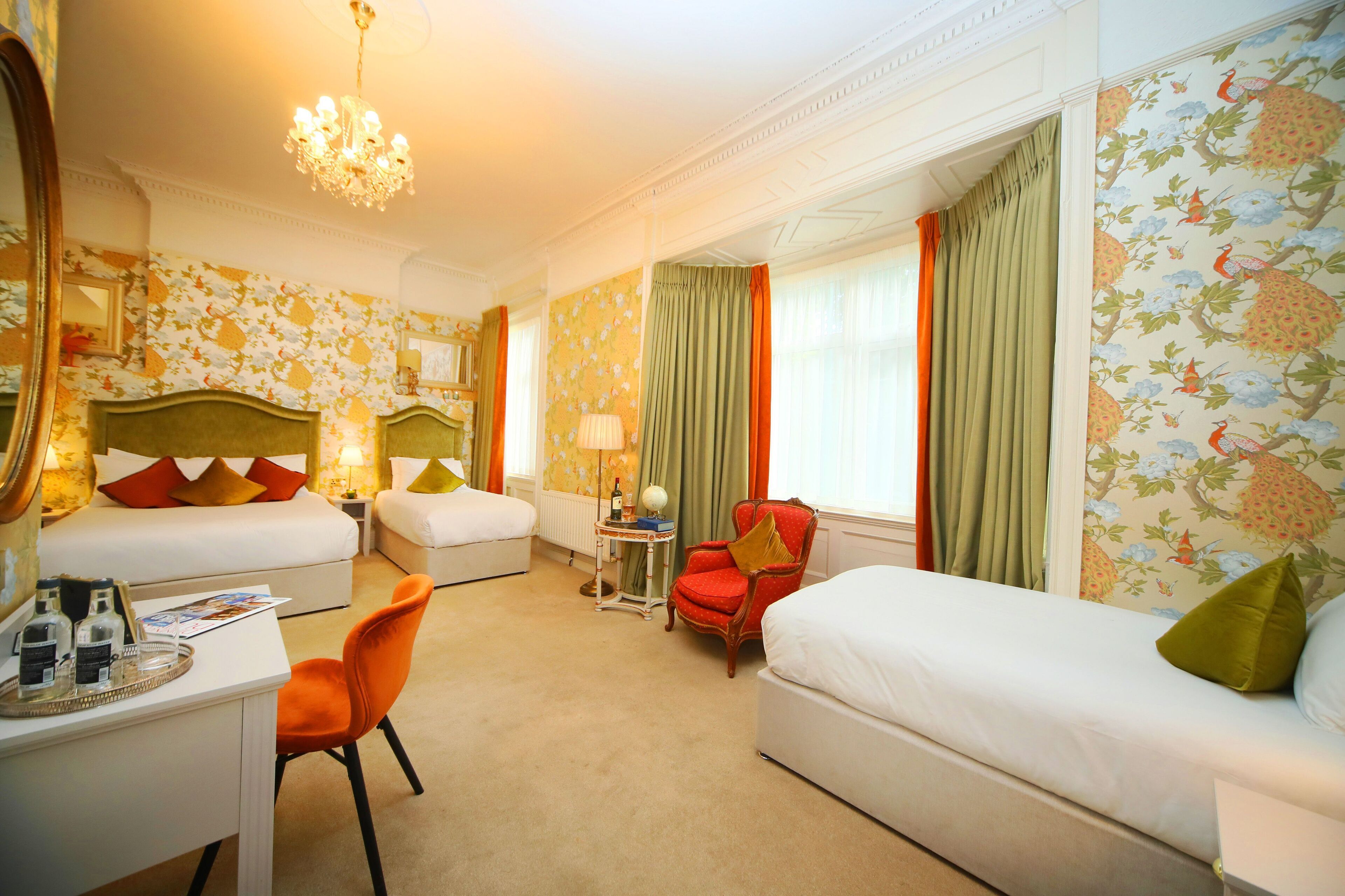 بديكورات فريدة لكل غرفة ومكواة/لوح كي وواي فاي مجانًا وملاءات أسرّة