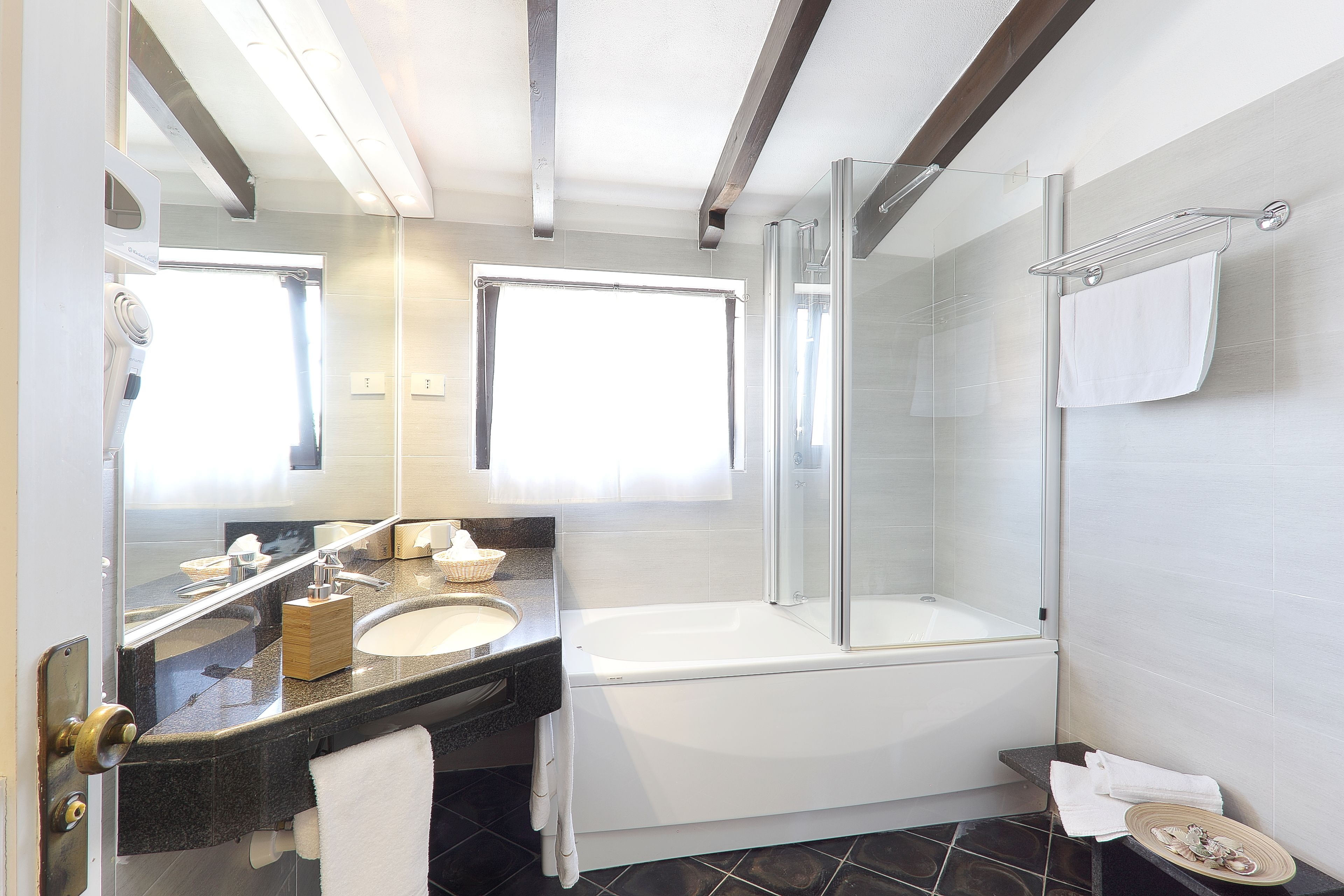 淋浴設備、免費梳洗用品、風筒、坐浴桶