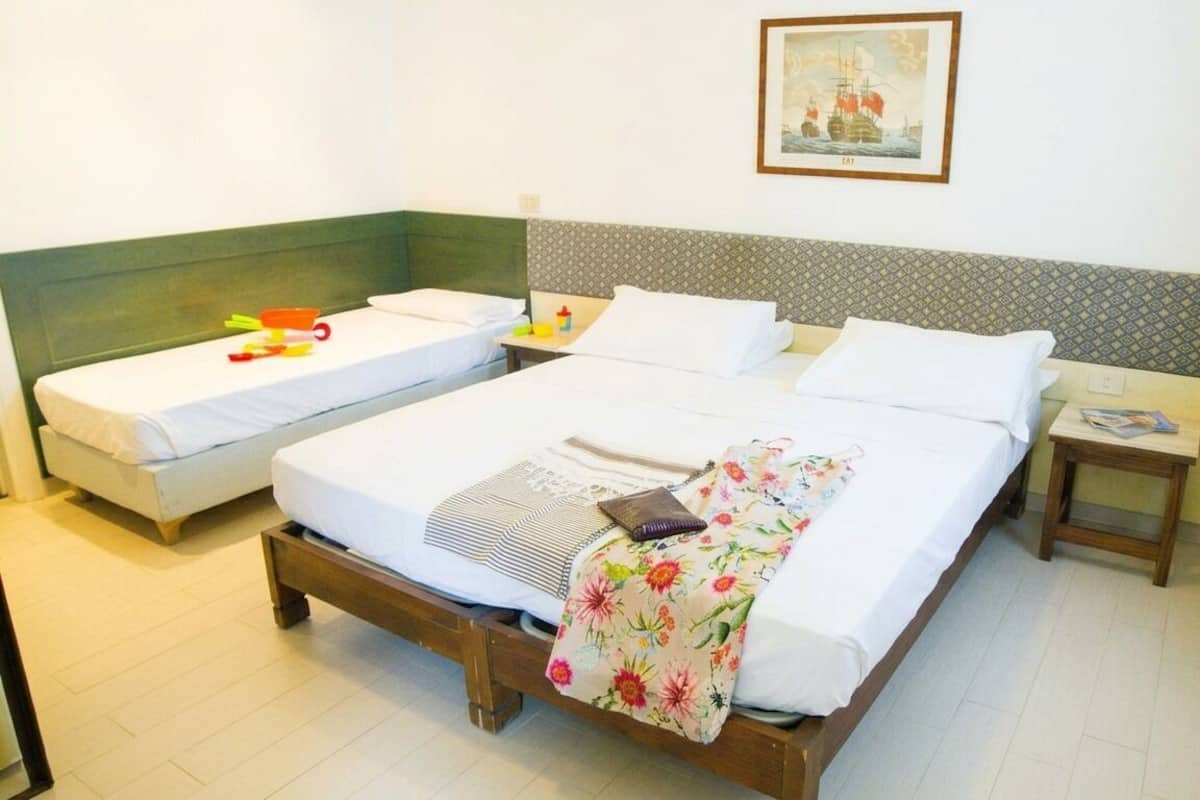 Standard Triple Room | Down duvets, desk, blackout curtains, soundproofing