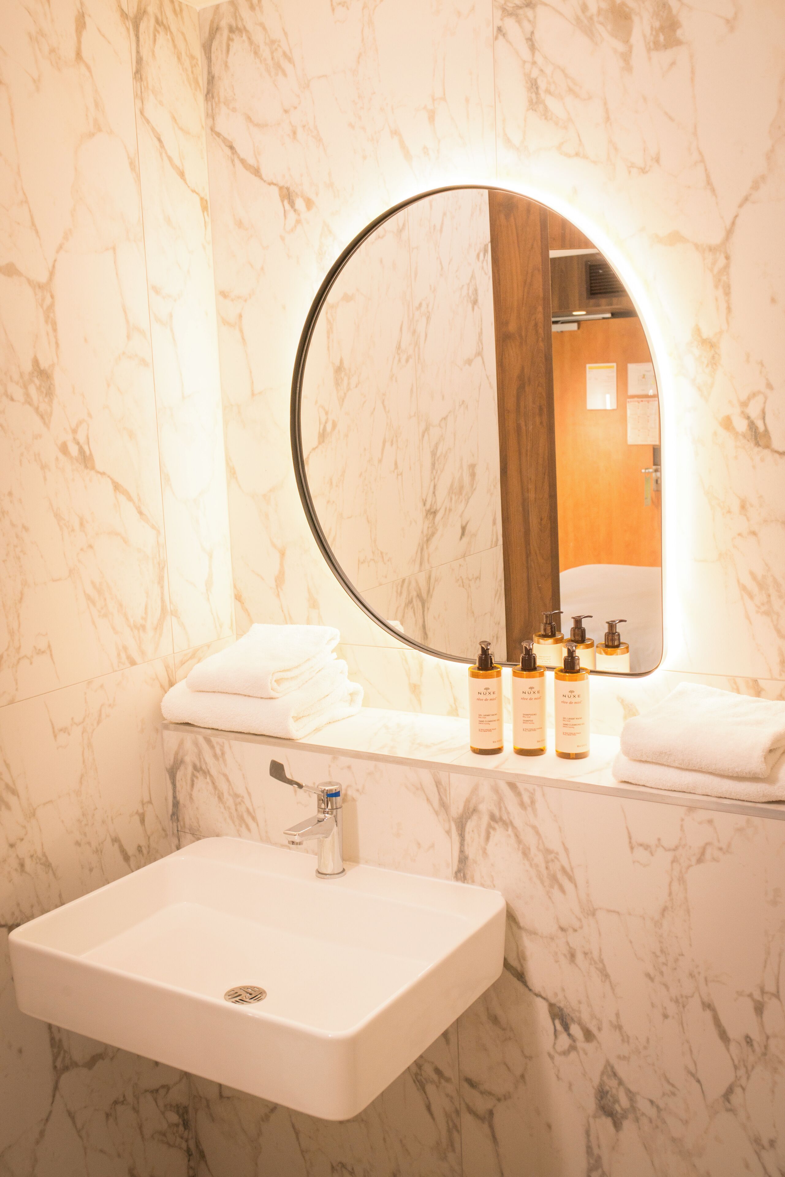 Habitación ejecutiva, 1 cama de matrimonio | Baño | Bañera, secador de pelo y toallas