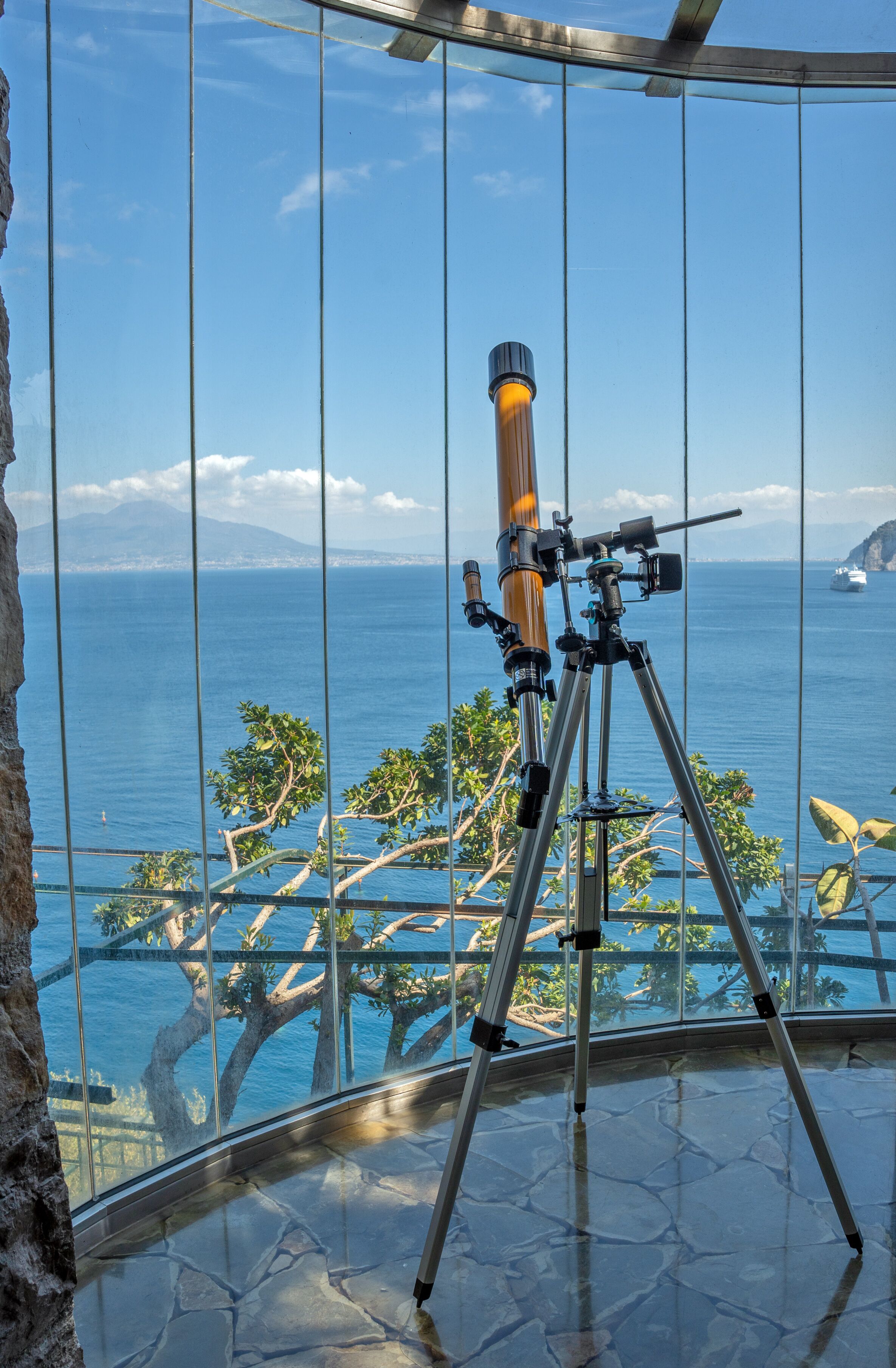 presidential suite, jetted tub, sea view | living area | 32-inch smart tv with satellite channels