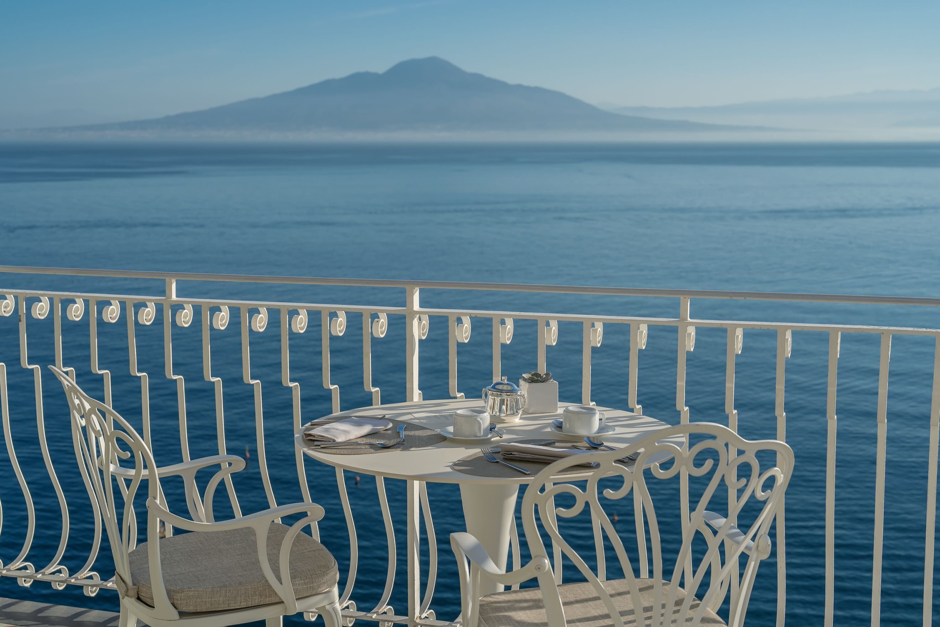 Daily continental breakfast (EUR 60 per person)