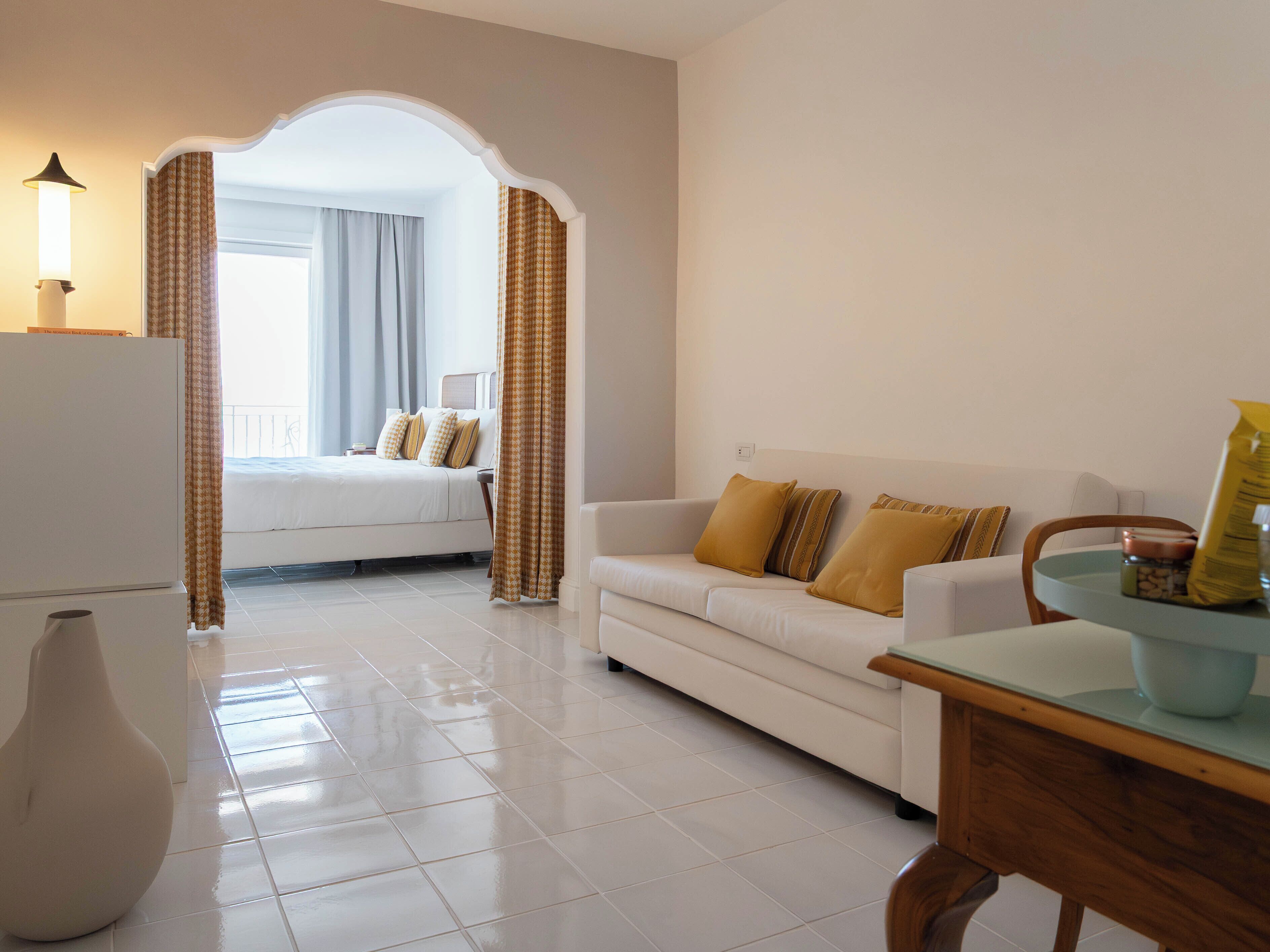 Suite monolocale Junior, balcone, vista mare | Biancheria da letto di alta qualità, materassi in memory foam, minibar