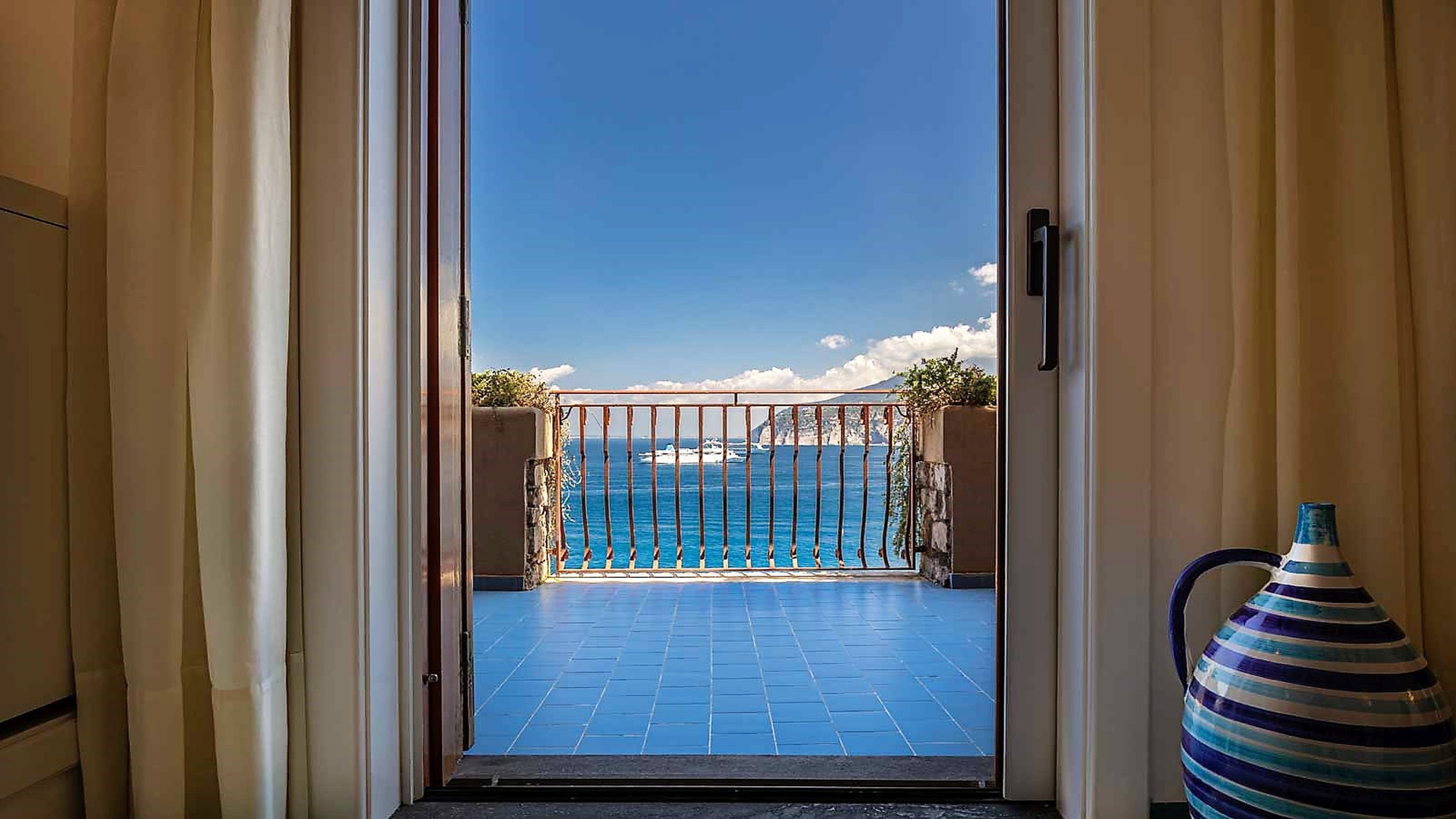 deluxe suite, terrace, sea view | terrace/patio