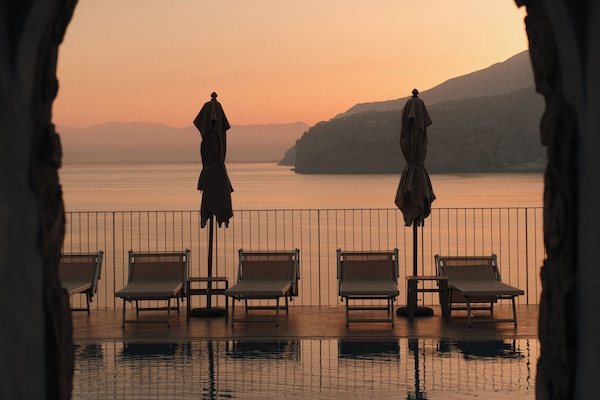 Outdoor pool, pool umbrellas, sun loungers