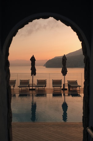 Outdoor pool, pool umbrellas, sun loungers. Hotel Belair