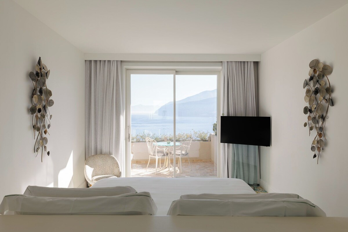 Deluxe Junior Suite, terrace sea view | Premium bedding, memory foam beds, minibar, in-room safe