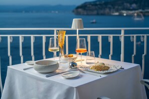 Breakfast, lunch and dinner served  - Hotel Belair (Sorrento)