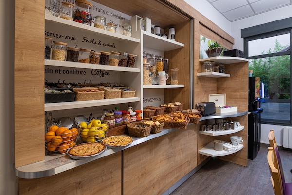 Colazione continentale, servita tutte le mattine (16 EUR a persona)