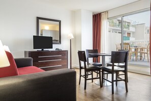 Apartment, 1 Bedroom | Ruang tamu | TV skrin rata