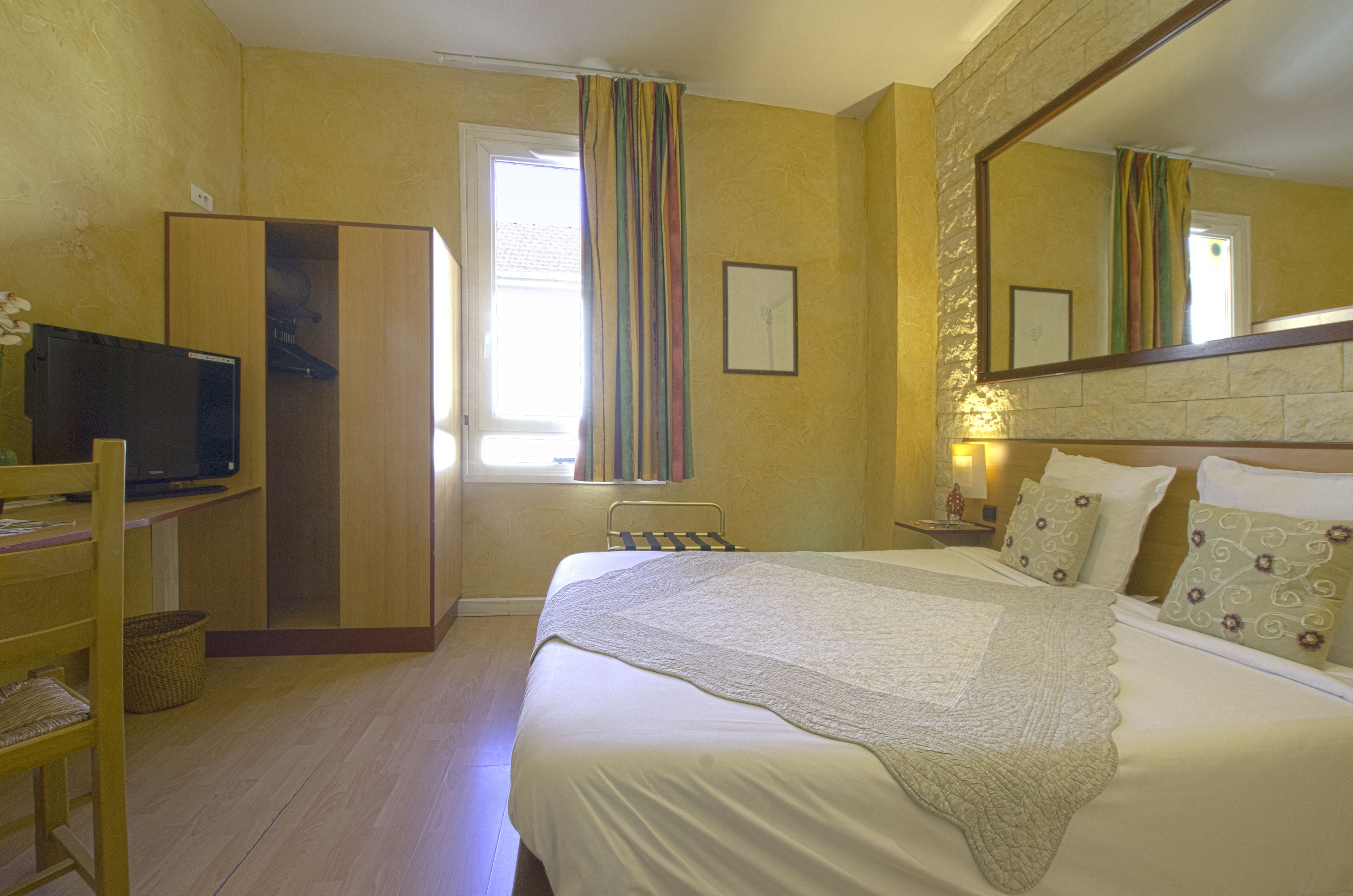 Foto - Hôtel Bosquet Pau Centre - Self Check In Budget Hotel