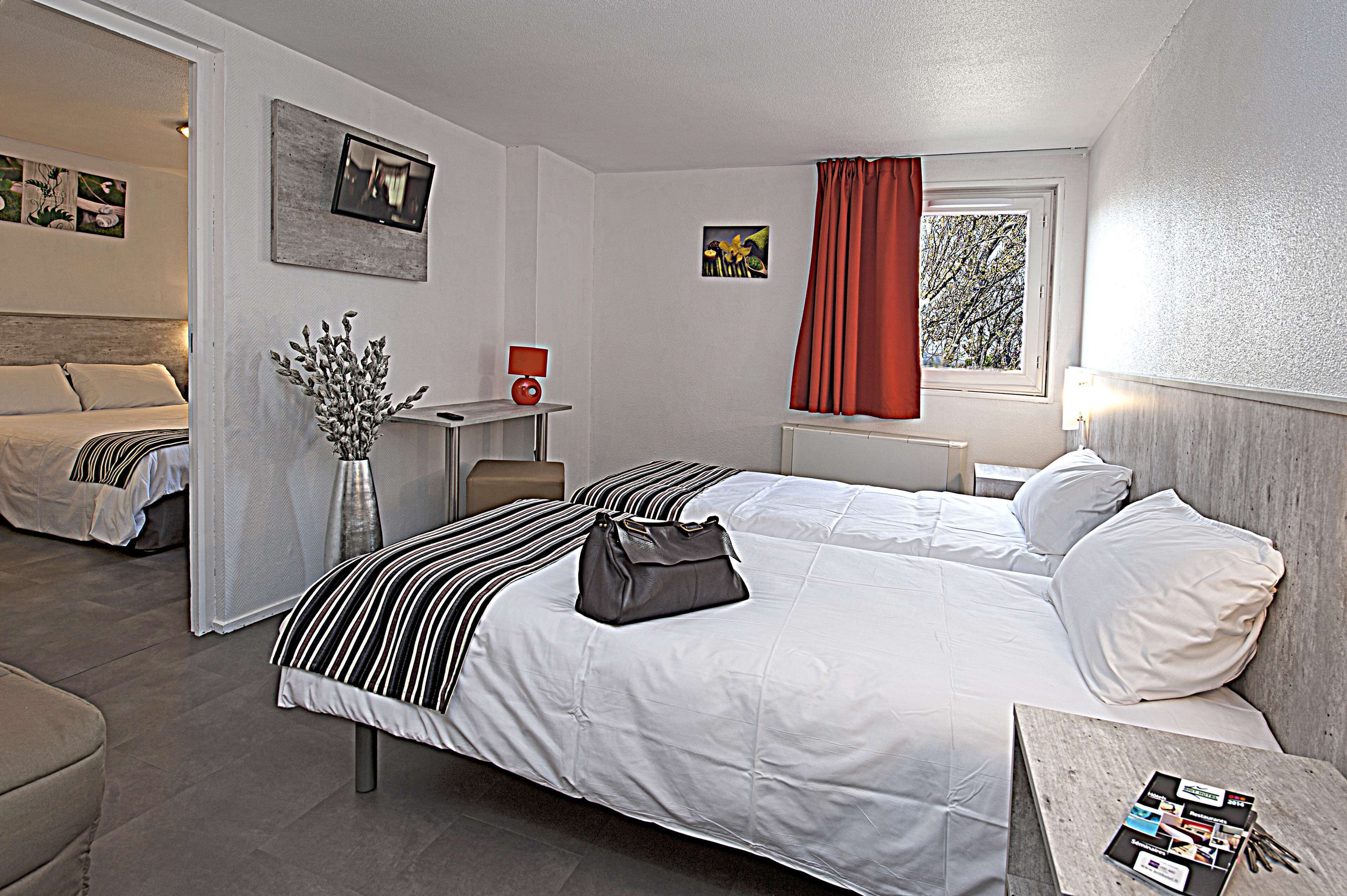 1 bedroom, desk, laptop workspace, blackout curtains