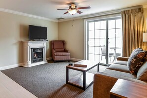 Suite, Multiple Beds, Non Smoking (Upgrade) | Premium bedding, pillow-top beds, in-room safe, blackout curtains - Bluegreen Vacations South Mountain, an Ascend Collection Resort (Lincoln)