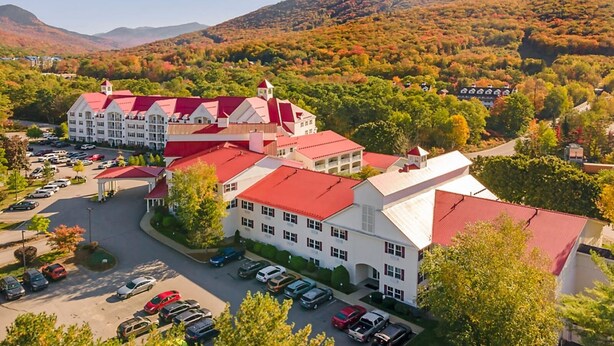 A hotel with multiple buildings, a parking lot, and a mountainous backdrop. - Bluegreen Vacations South Mountain, an Ascend Collection Resort (Lincoln)