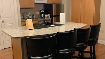 Fridge, microwave, dishwasher, coffee/tea maker