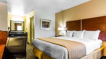 Standard Room, 1 King Bed, Non Smoking | Desk, laptop workspace, blackout drapes, iron/ironing board (on request)