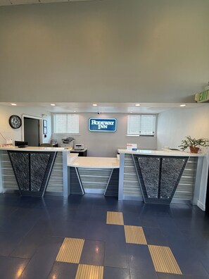 Lobby - Rodeway Inn (Martinez)