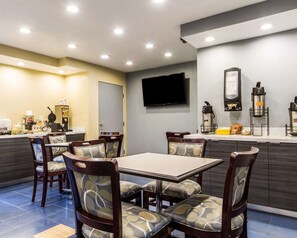 Breakfast area - Rodeway Inn (Martinez)