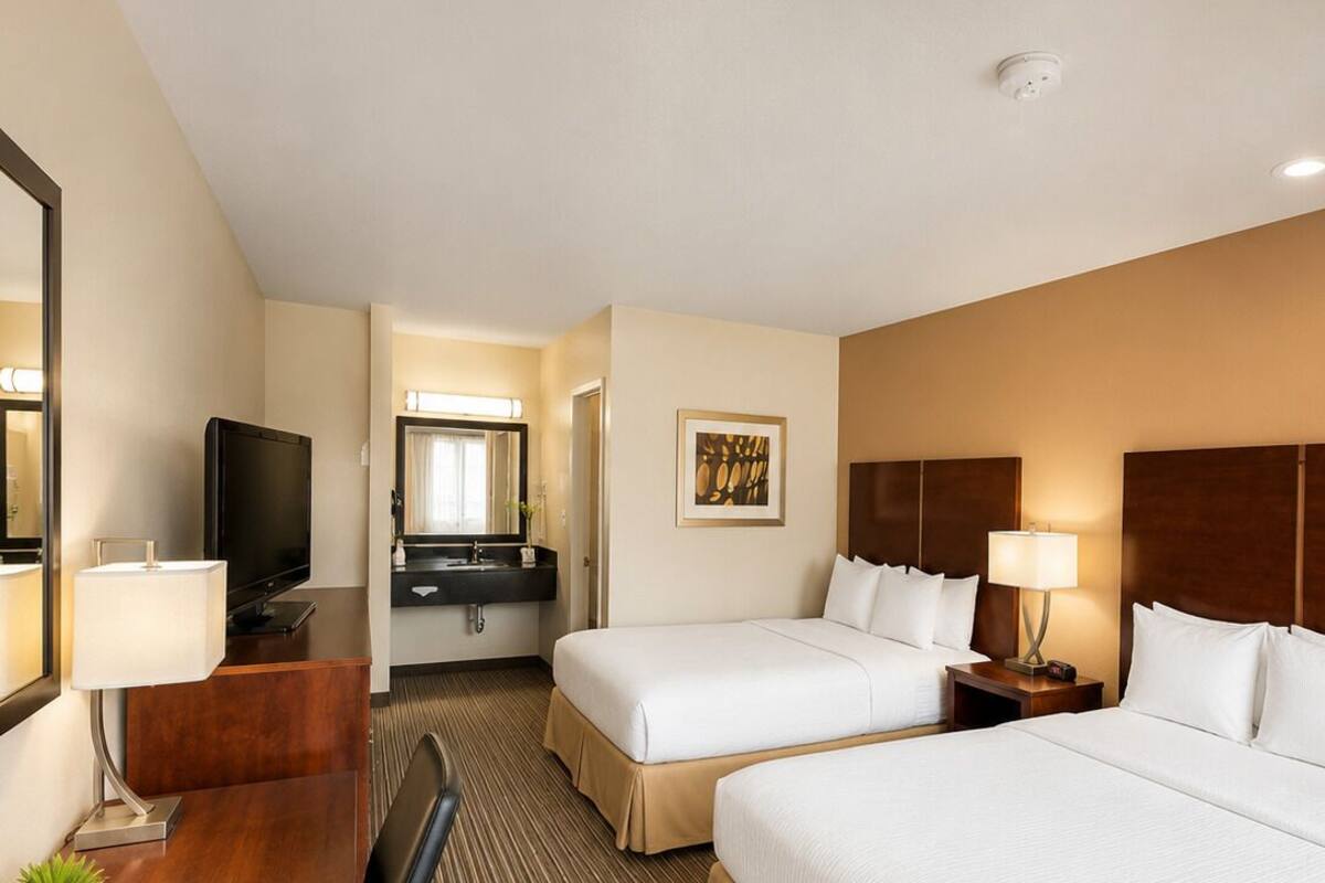 Standard Room, 2 Double Beds, Non Smoking