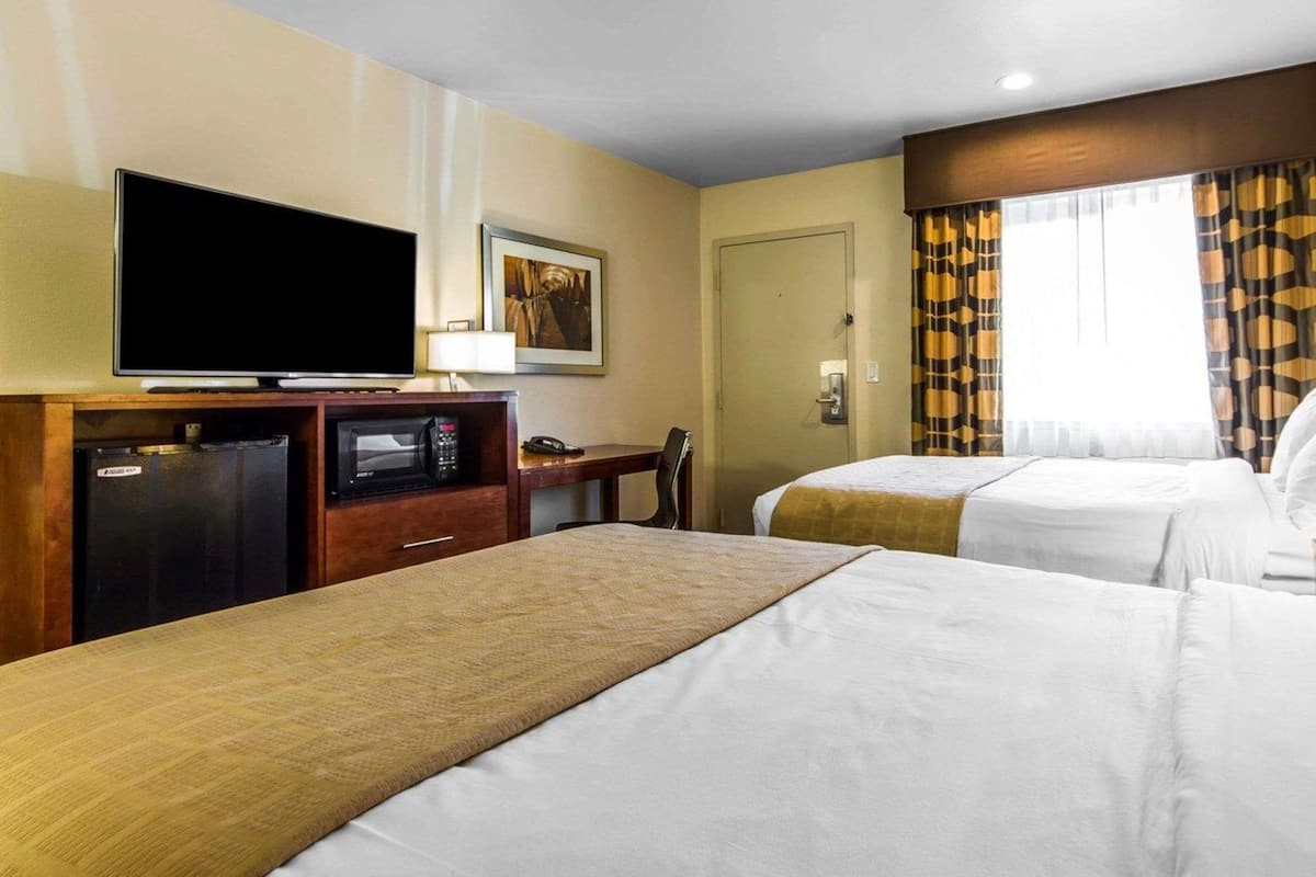Standard Room, 2 Double Beds, Non Smoking