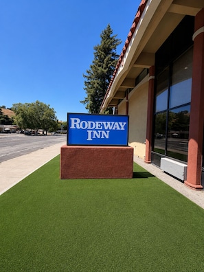 Front of property - Rodeway Inn (Martinez)