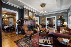 LED TV, Netflix, DVD player, streaming services - The Inn on Front Street (Statesville)