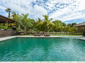 Indoor pool, outdoor pool - Hillstone Uluwatu Villa (Ungasan)
