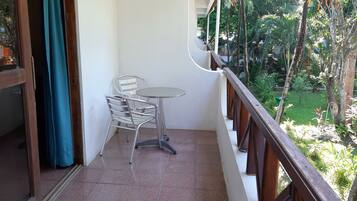 Chambre Double Supérieure, 1 trÚs grand lit, balcon, vue jardin | Vue de la chambre