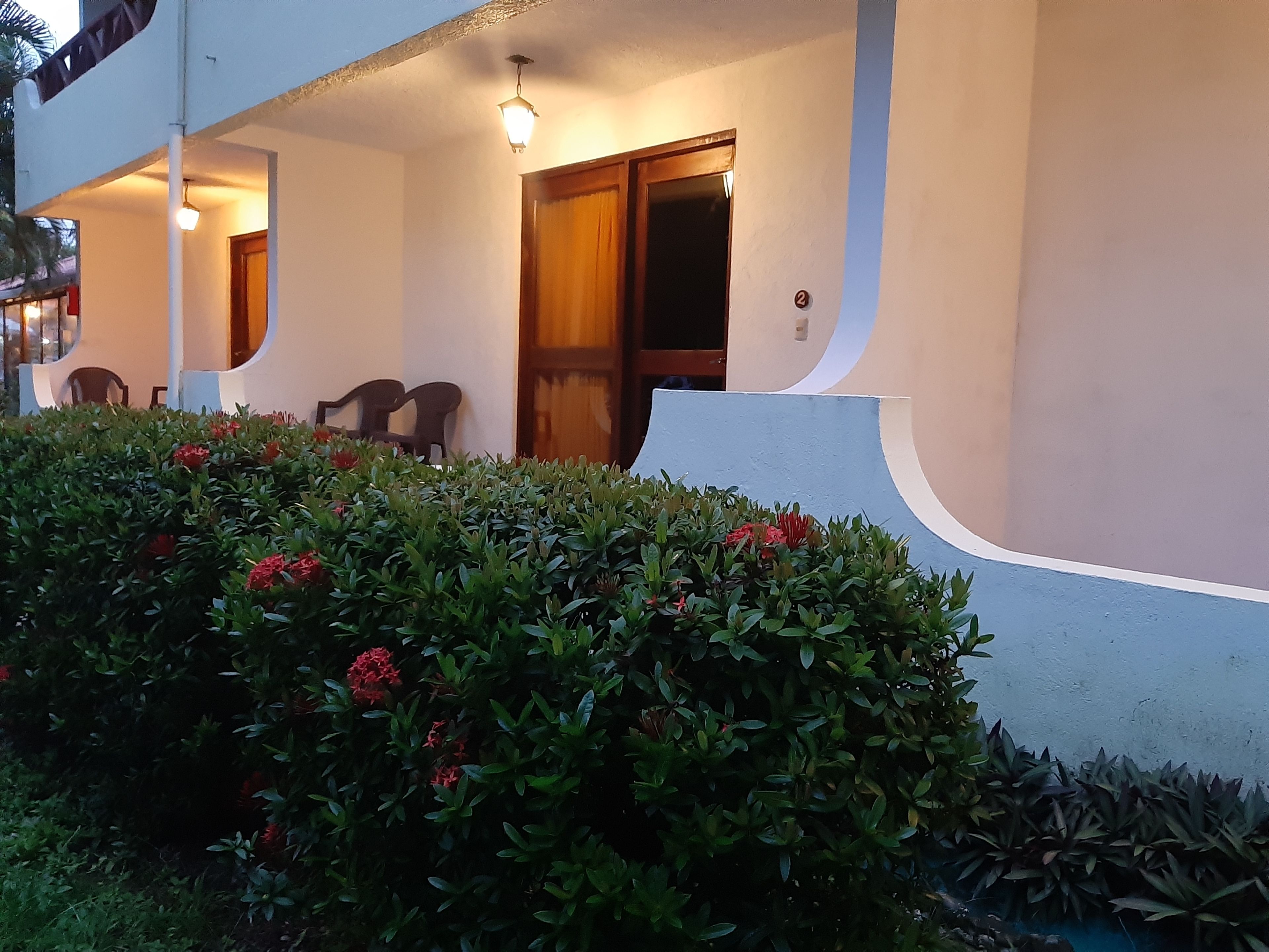 Caja de seguridad en la habitación, cortinas blackout y wifi gratis 