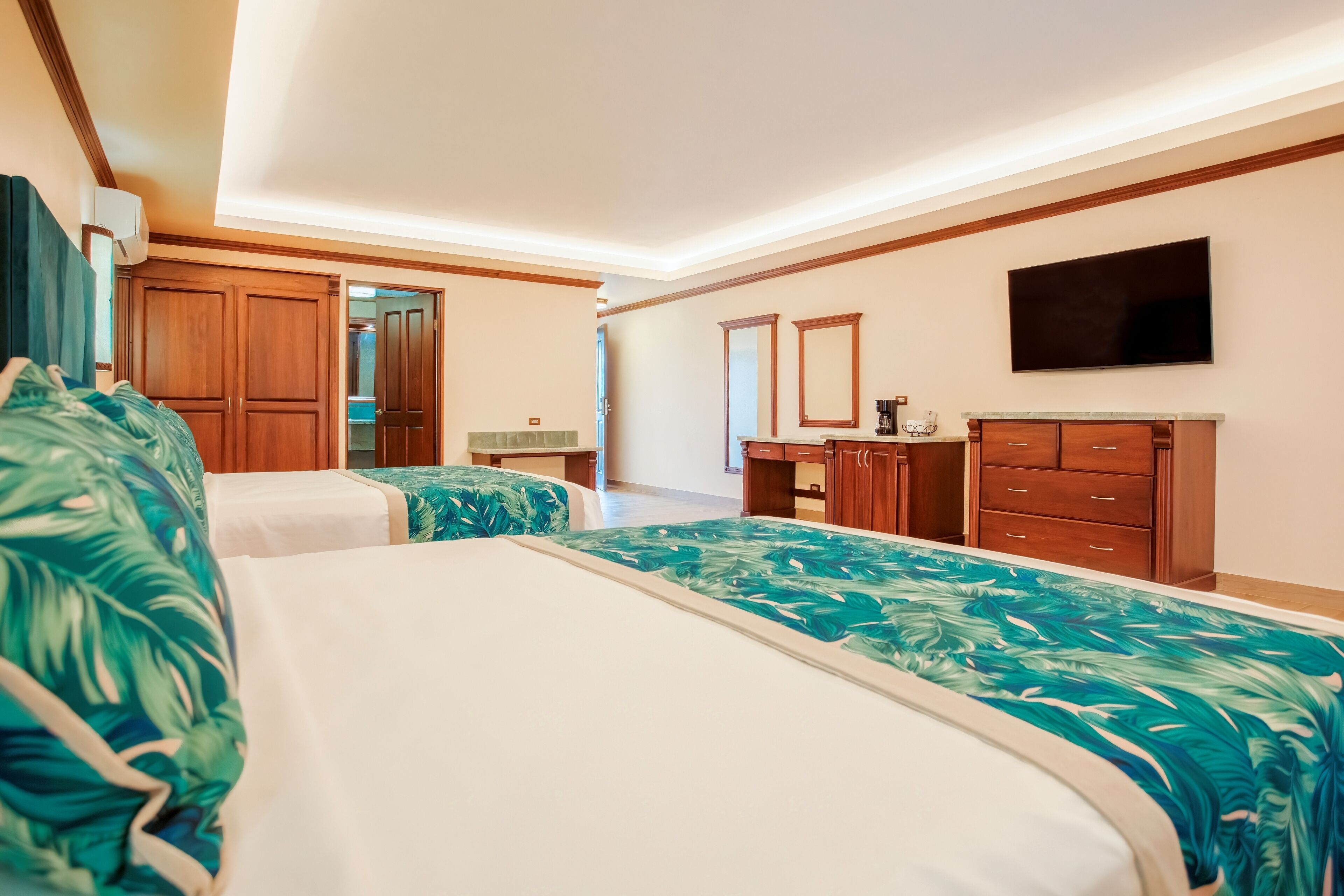 in-room safe, free wifi, bed sheets