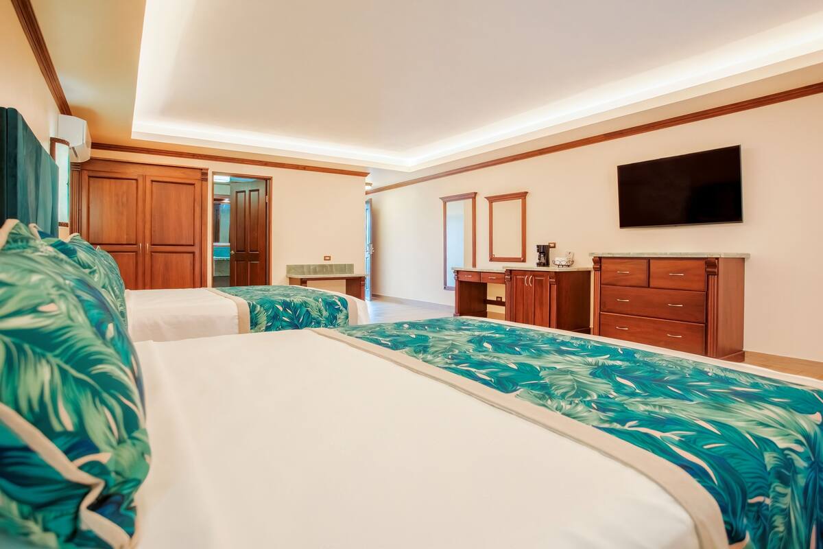 in-room safe, free wifi, bed sheets