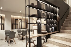 Área de estar no saguão