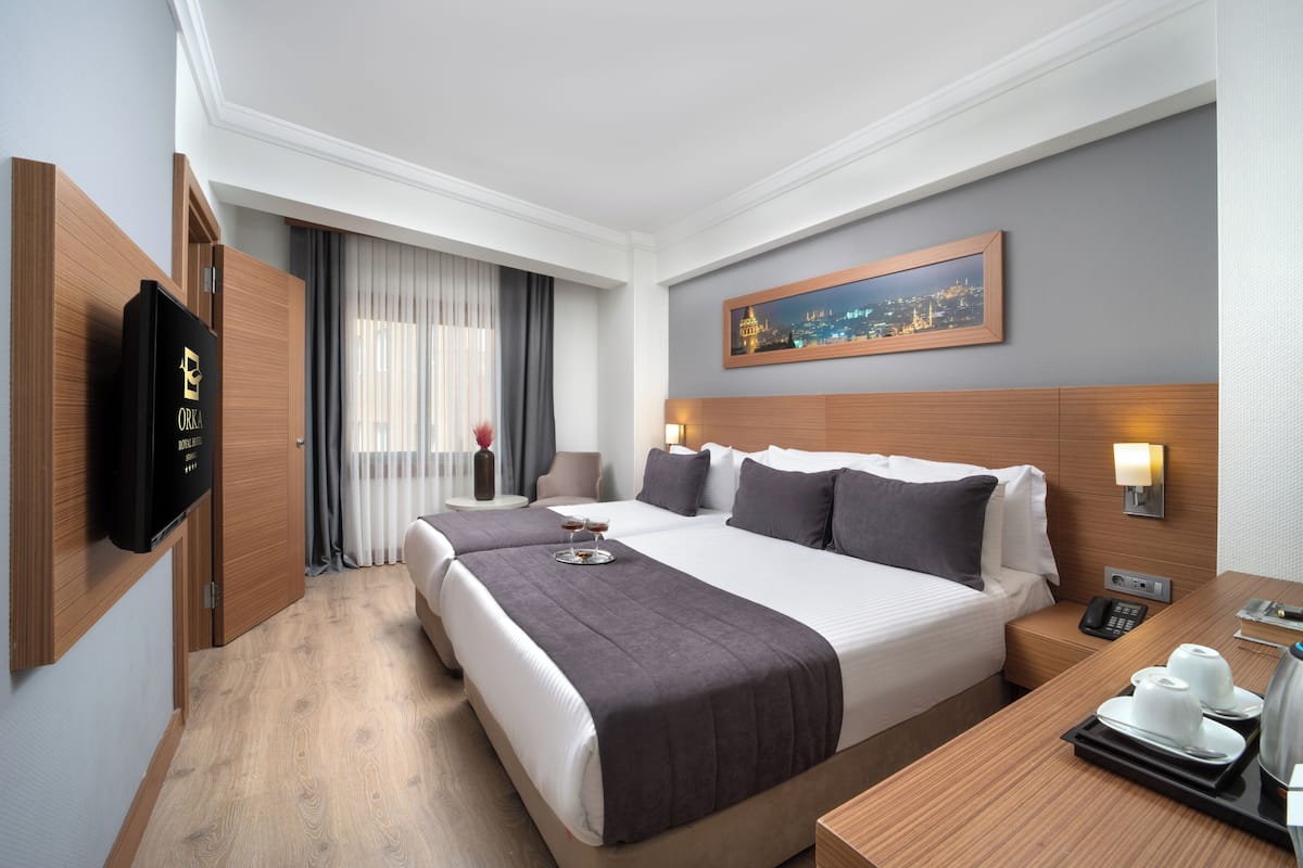 2 bedrooms, premium bedding, minibar, in-room safe