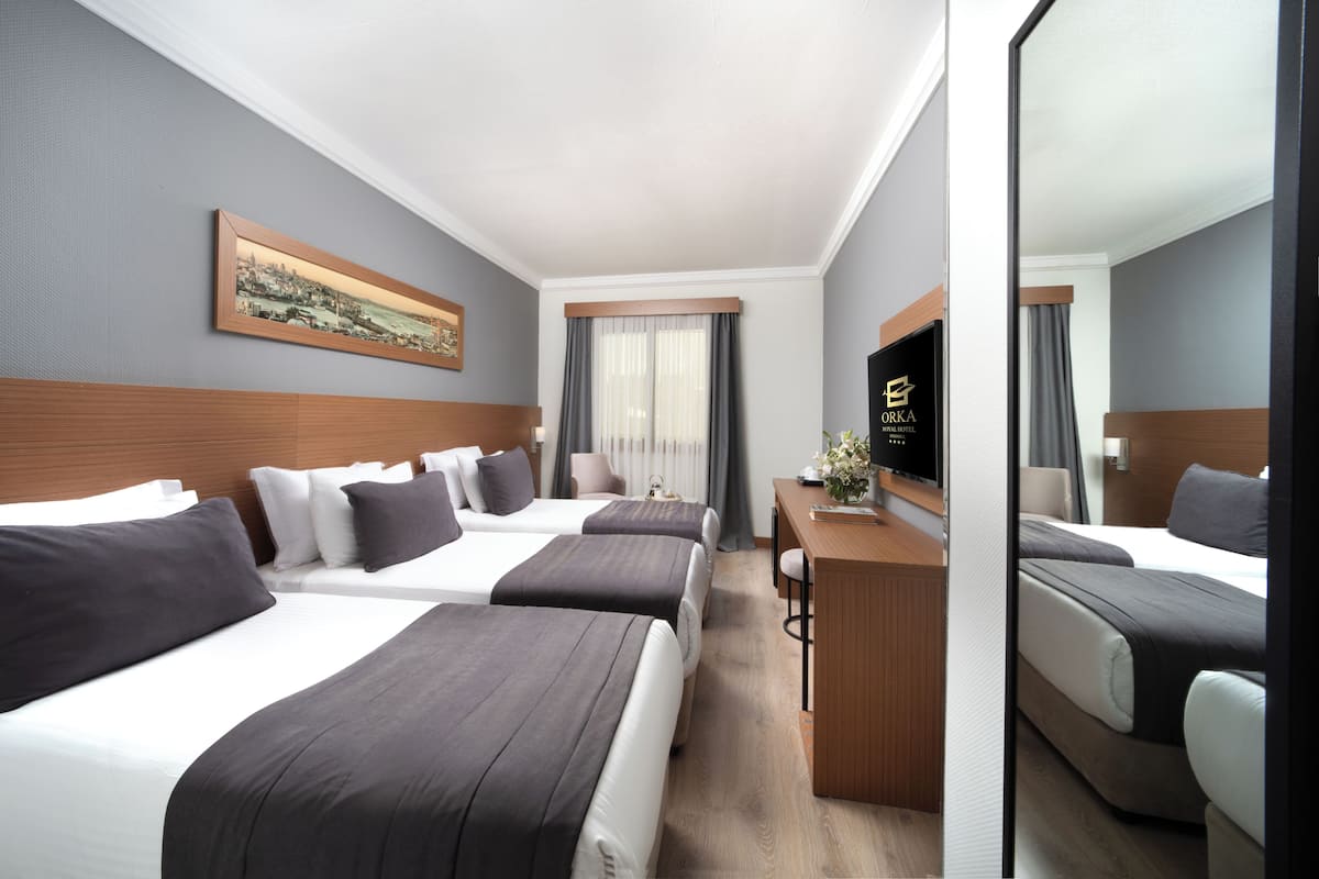 2 bedrooms, premium bedding, minibar, in-room safe