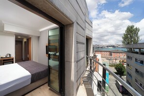 Premium bedding, minibar, in-room safe, desk - Orka Royal Hotel & Spa (Istanbul)