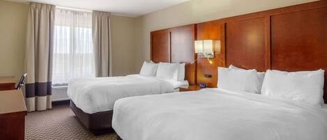 Standard-huone, 2 keskisuurta parisänkyä, tupakointi kielletty | Yksilöllisesti kalustettu, työpöytä