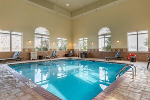 Pool - Comfort Suites Batesville (Batesville)