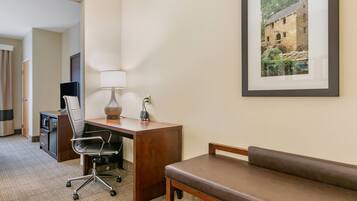 Room, 1 King Bed, Accessible, Non Smoking (Roll-In Shower) | Free WiFi, bed sheets, alarm clocks